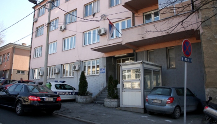 Београд: Полиција ухапсила капетана Војске Србије после сукоба са активистима СНС Београд: Полиција ухапсила капетана Војске Србије после сукоба са активистима СНС