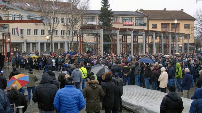 Протест у Пожеги због трговине утицајем СНС председнице скупштине Протест у Пожеги због трговине утицајем СНС председнице скупштине