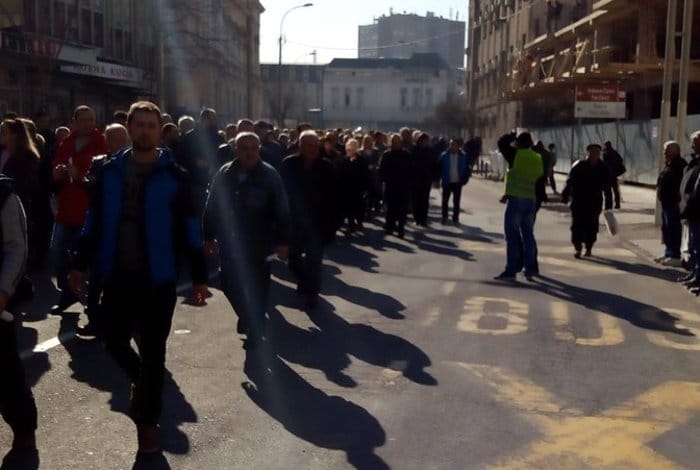 Штрајк фабрике оружја Крагујевац.. против приватизације... Штрајк фабрике оружја Крагујевац.. против приватизације...