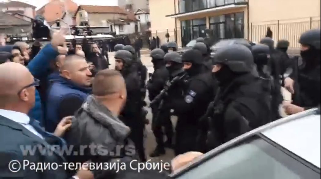 ВУЧИЋУ ХВАЛА! Погледајте шиптарски терор над Србима (видео) ВУЧИЋУ ХВАЛА! Погледајте шиптарски терор над Србима (видео)