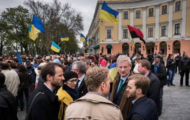 Карле, када ћеш опет у Одесу да постројаваш нацисте? Карле, када ћеш опет у Одесу да постројаваш нацисте?