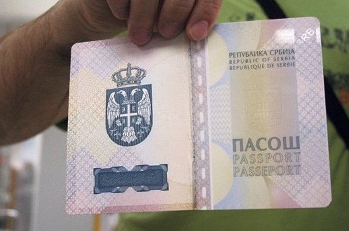 Србија годинама дискриминише Србе са КиМ: До пасоша могу само они који имају човека! Србија годинама дискриминише Србе са КиМ: До пасоша могу само они који имају човека!