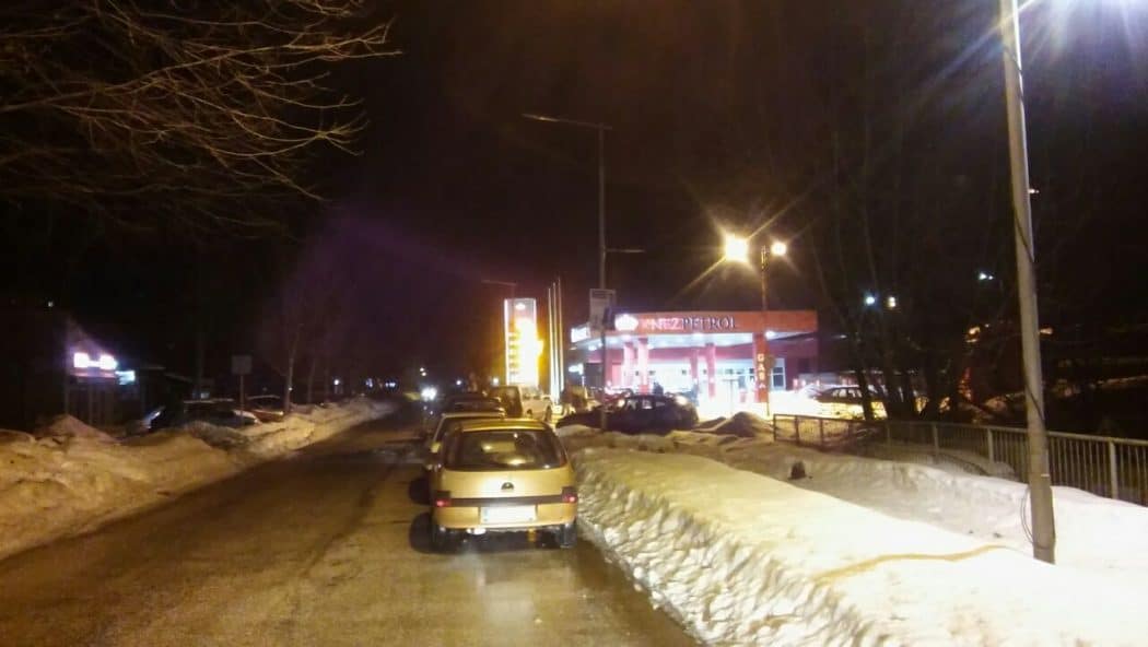 Вучићеви батинаши тероришу Бор, читав град у страху (фото, видео) Вучићеви батинаши тероришу Бор, читав град у страху (фото, видео)