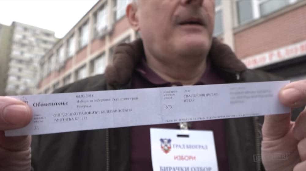 Срео се на гласању са СНС ботом који је пријављен у његовом стану! (видео) Срео се на гласању са СНС ботом који је пријављен у његовом стану! (видео)