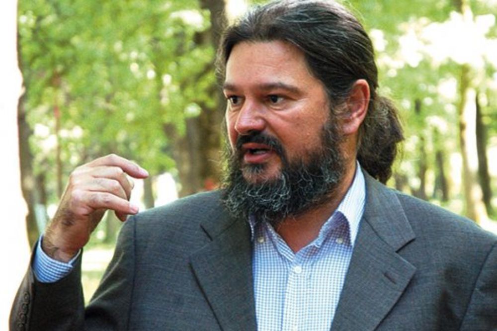 ЂИНЂИЋЕВ КУМ ПРОГОВОРИО: „Ђинђић нас је водио у лоповлук! Ево ко је из ДОС-а највише крао!“ ЂИНЂИЋЕВ КУМ ПРОГОВОРИО: „Ђинђић нас је водио у лоповлук! Ево ко је из ДОС-а највише крао!“