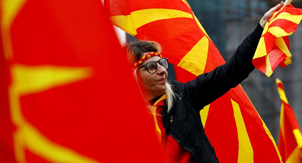 Македонија на прагу нових сукоба: Народ опкољава Собрање Македонија на прагу нових сукоба: Народ опкољава Собрање