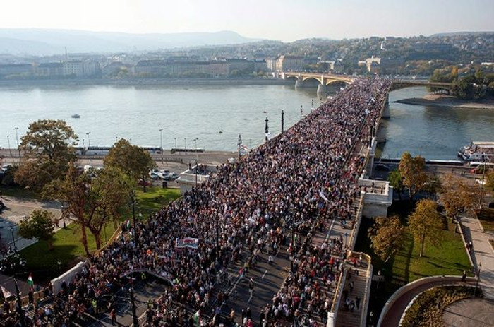 У Будимпешти велики митинг подршке Орбану под девизом „Отаџбина испред свега другог“ У Будимпешти велики митинг подршке Орбану под девизом „Отаџбина испред свега другог“