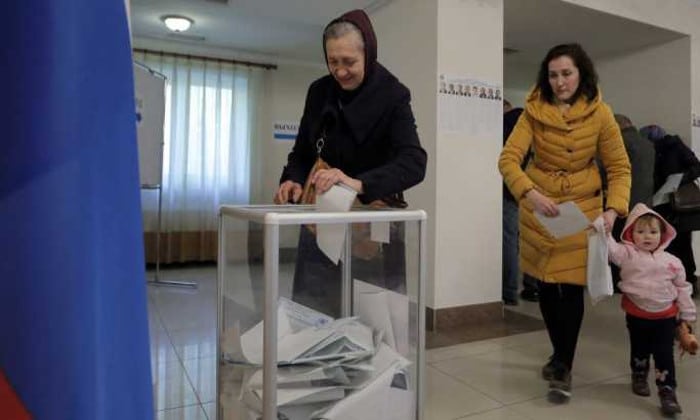 Руси данас бирају председника - гласали и кандидати, излазност 34,72 одсто Руси данас бирају председника - гласали и кандидати, излазност 34,72 одсто