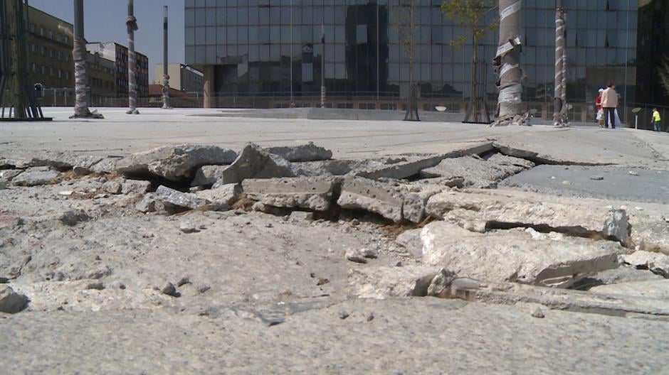 Београд: Распада се плато код Славије, чија је одговорност Београд: Распада се плато код Славије, чија је одговорност