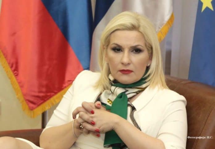 Нисте могли и знали да управљате београдским а сад хоћете да управљате нишким аеродромом?! Нисте могли и знали да управљате београдским а сад хоћете да управљате нишким аеродромом?!