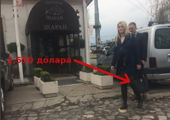 Док народ једе из контејнера, госпођа министарка шета ташну од 2.500 долара (фото, видео) Док народ једе из контејнера, госпођа министарка шета ташну од 2.500 долара (фото, видео)