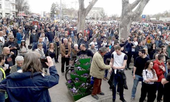 Нишлије ће ВЕЛЕИЗДАЈНИКА дочекати протестом, опозиција подржава протесте Нишлије ће ВЕЛЕИЗДАЈНИКА дочекати протестом, опозиција подржава протесте