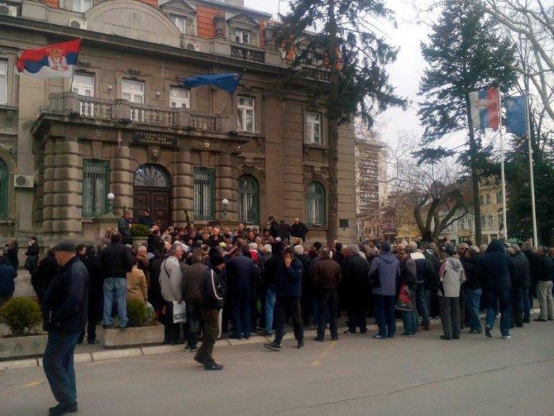 Полицајци и војници, бивши радници и борци најавили велики протест у Нишу Полицајци и војници, бивши радници и борци најавили велики протест у Нишу