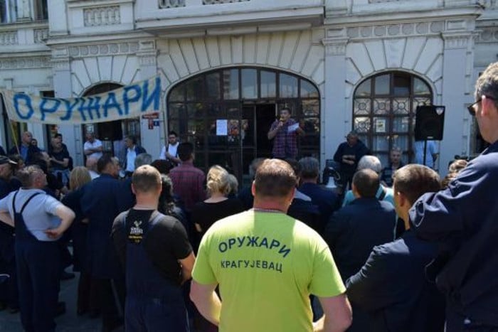 Крагујевац: Радници „Застава оружја“ наставили са штрајком Крагујевац: Радници „Застава оружја“ наставили са штрајком