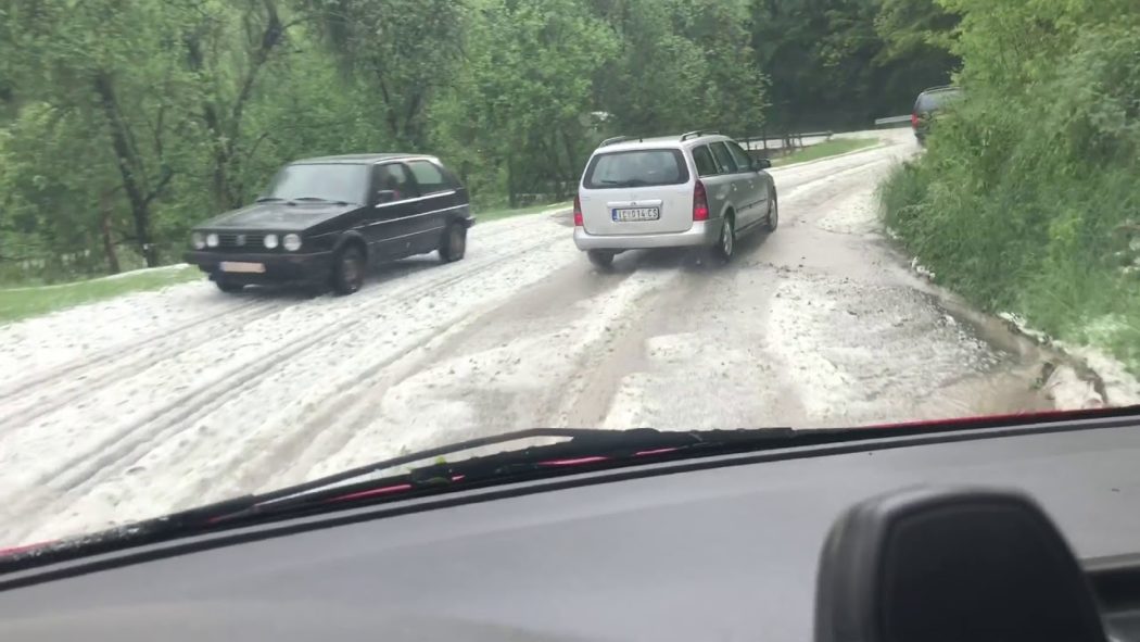 Град као орах - малине ове године неће бити (видео) Град као орах - малине ове године неће бити (видео)
