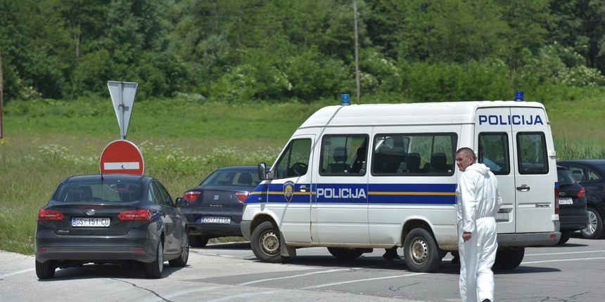 Хрватска полиција пуцала на комби са мигрантима Хрватска полиција пуцала на комби са мигрантима