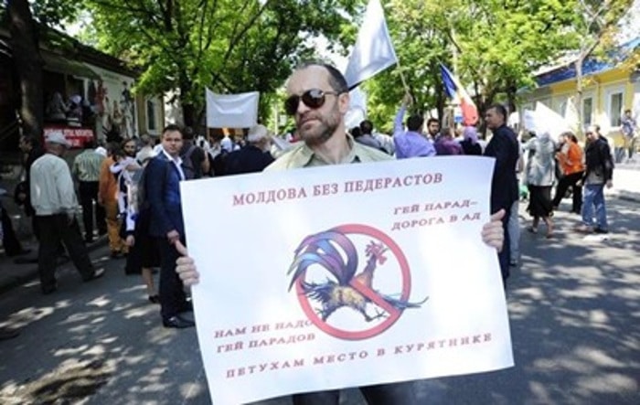 Брука: У Молдавији одржана содомитска парада, полиција на рукама носила православце који су покушали да је спрече (видео) Брука: У Молдавији одржана содомитска парада, полиција на рукама носила православце који су покушали да је спрече (видео)