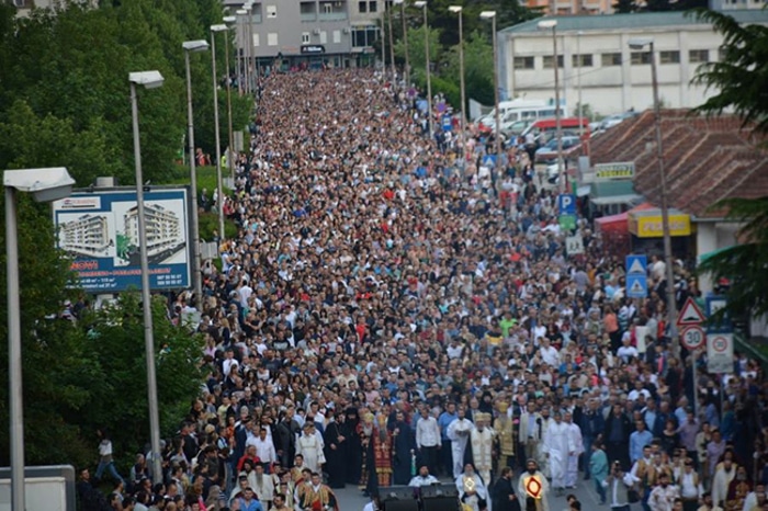 Никшићом прошла традиционална литија посвећена Светом Василију Остршком Никшићом прошла традиционална литија посвећена Светом Василију Остршком