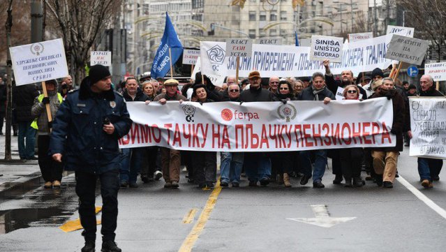 Протести пензионера пред Уставним судом Протести пензионера пред Уставним судом