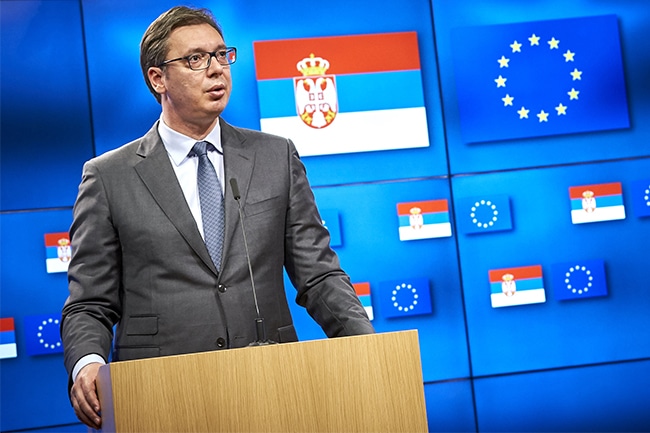 Читава политика ти се свела на СЕРЕНДАЊЕ о "европском путу" бизговчино једна НЕСПОСОБНА! Читава политика ти се свела на СЕРЕНДАЊЕ о "европском путу" бизговчино једна НЕСПОСОБНА!