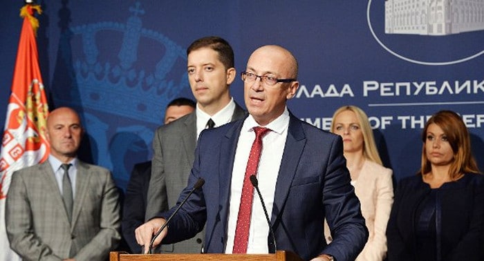 Да ли гомила гована познатих као Српска листа служи још нечему, осим да понижава свој народ?! Да ли гомила гована познатих као Српска листа служи још нечему, осим да понижава свој народ?!