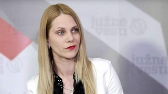 Ниш: Одборница која је против поклањања аеродрома држави добила отказ! Ниш: Одборница која је против поклањања аеродрома држави добила отказ!