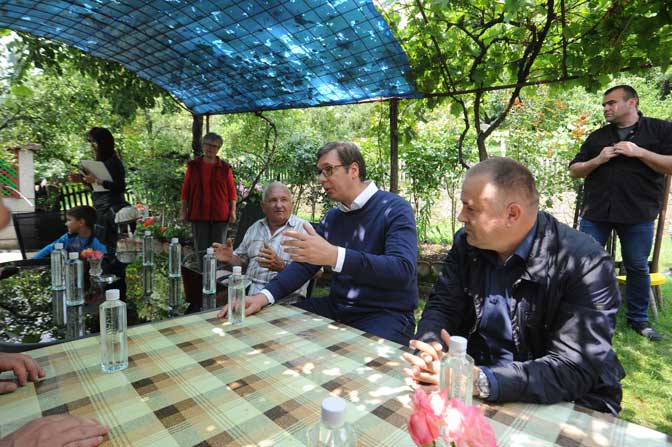 Највећи проблем Србије си ти ВЕЛЕИЗДАЈНИЧЕ са твојом лоповском бандом! Највећи проблем Србије си ти ВЕЛЕИЗДАЈНИЧЕ са твојом лоповском бандом!