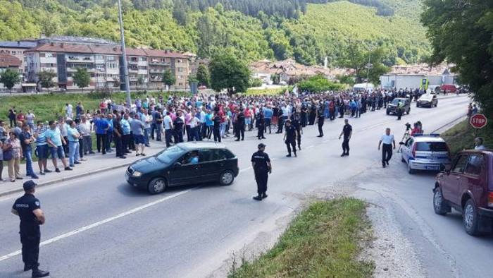 Протест 700 малинара у Пријепољу, незадовољни ценом "црвеног злата" Протест 700 малинара у Пријепољу, незадовољни ценом "црвеног злата"