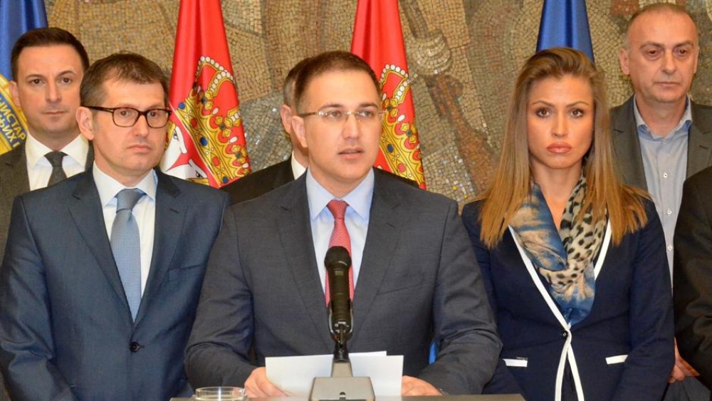 МУП воде старлете, лажни доктори и навијачи, није ни чудо што је нам улице изгледају као ратна зона! МУП воде старлете, лажни доктори и навијачи, није ни чудо што је нам улице изгледају као ратна зона!