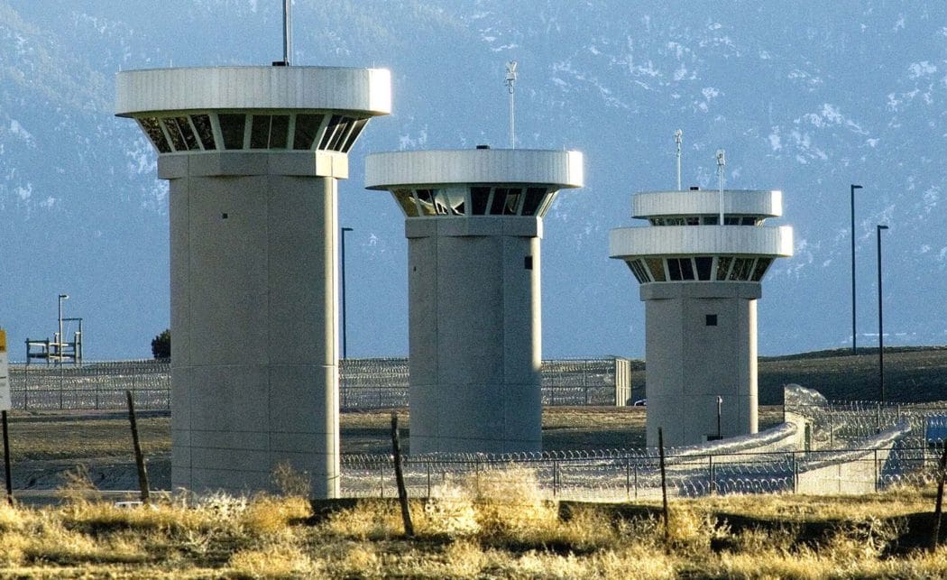 Помозите изградњу трајног смештаја за велеиздајника Вучића и напредну лоповску банду! Помозите изградњу трајног смештаја за велеиздајника Вучића и напредну лоповску банду!
