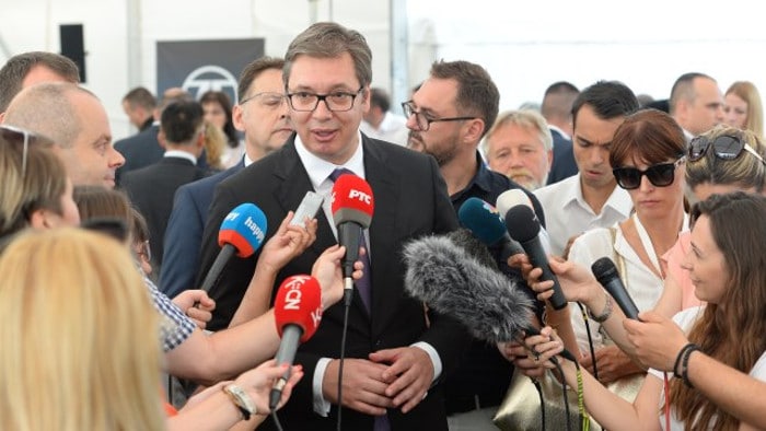 Није ни чудо што ти се син дружи са убицама и нарко дилерима, ти си па много бољи Није ни чудо што ти се син дружи са убицама и нарко дилерима, ти си па много бољи