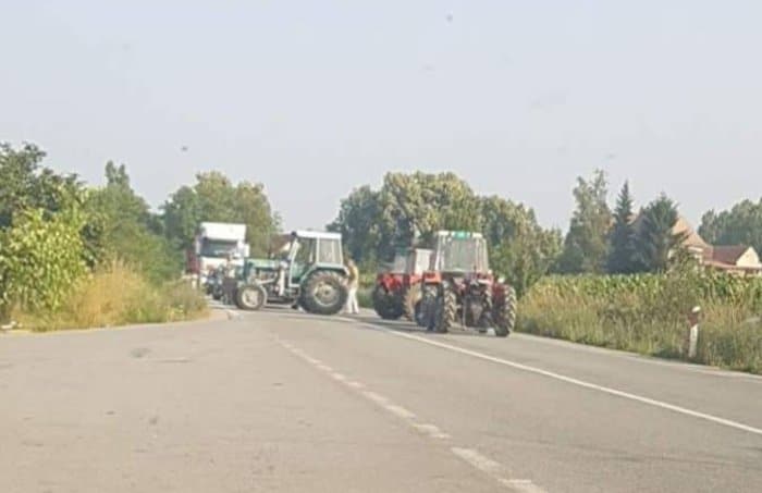У Гружи блокиран магистрални пут Крагујевац-Краљево