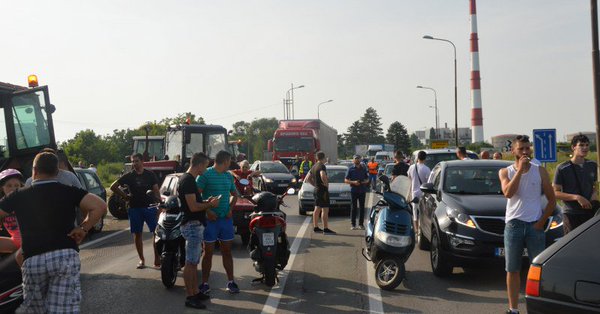 Талас штрајкова почиње да диже Србију на ноге: Дани беса у врелом лету Талас штрајкова почиње да диже Србију на ноге: Дани беса у врелом лету