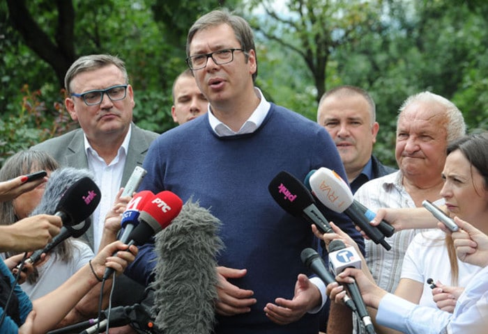 Још једна обмана Александра Вучића – граничне прелазе на Брњаку и Јарињу поставила је влада у којој је он био „први потпредседник“ и која је давала лажне гаранције Србима са севера КиМ Још једна обмана Александра Вучића – граничне прелазе на Брњаку и Јарињу поставила је влада у којој је он био „први потпредседник“ и која је давала лажне гаранције Србима са севера КиМ