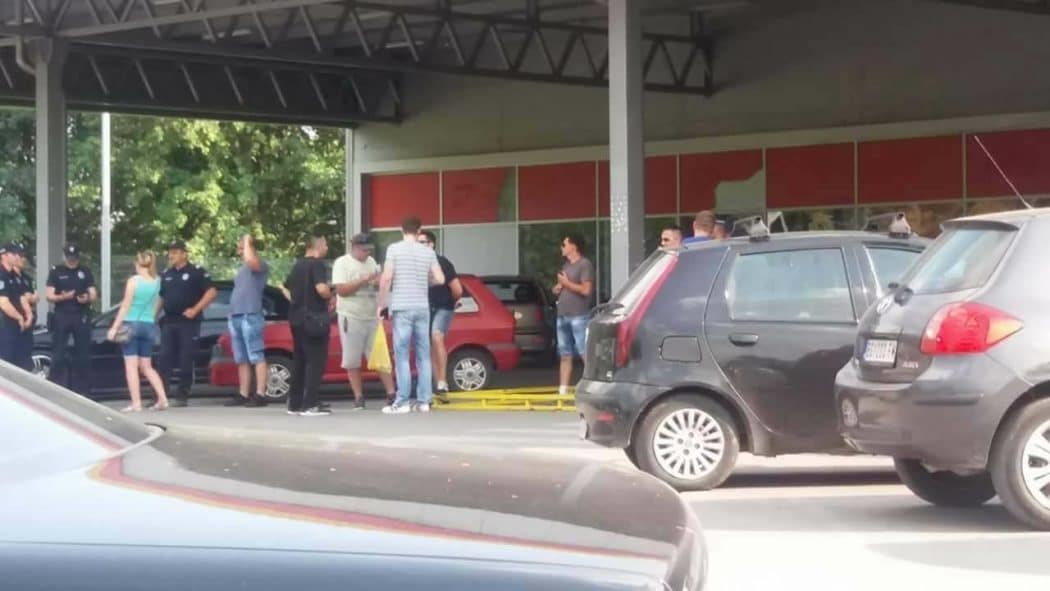 Фашистичка полиција напредног режима масовно легитимише народ! Фашистичка полиција напредног режима масовно легитимише народ!