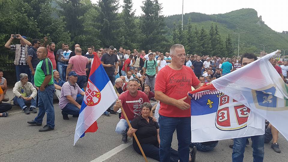 Малинари и даље на блокади, полиција одбија послушност велеиздајничком режиму! (фото) Малинари и даље на блокади, полиција одбија послушност велеиздајничком режиму! (фото)