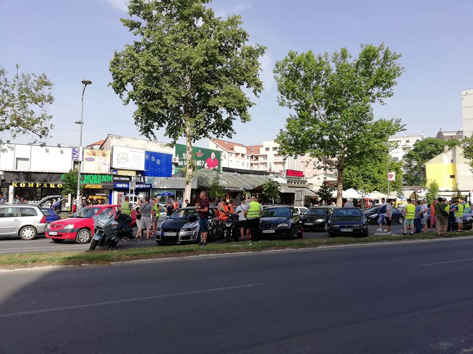 Како је прошао протест због високих цена горива у Новом Саду (видео) Како је прошао протест због високих цена горива у Новом Саду (видео)