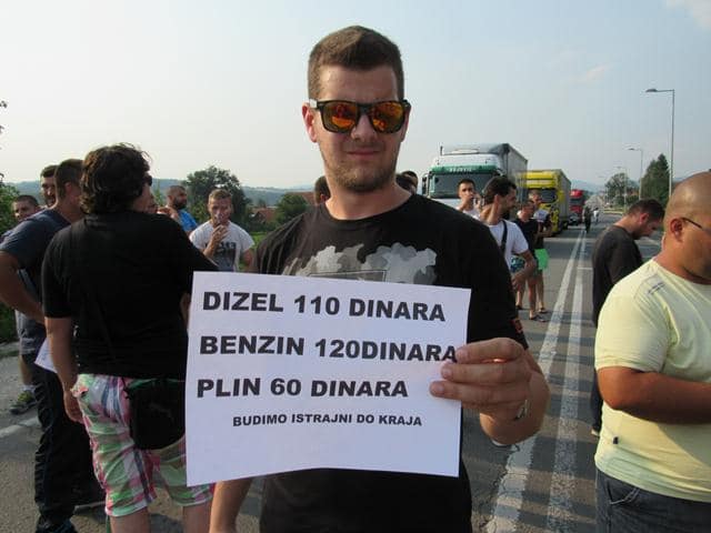 ВАЖНО САОПШТЕЊЕ! Протести се настављају и поред полицијске репресије ВАЖНО САОПШТЕЊЕ! Протести се настављају и поред полицијске репресије