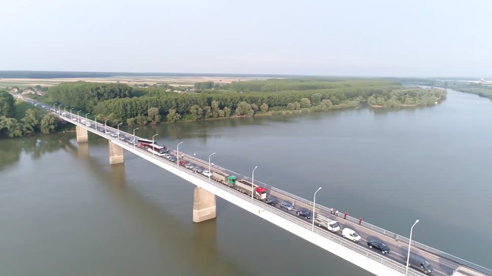 Овако је данас било у Шапцу за време протеста због високе цена горива (видео)