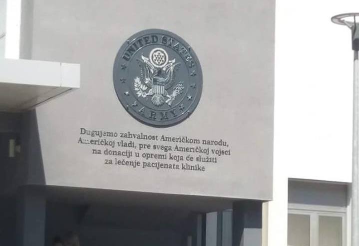 НИШЛИЈЕ ТРАЖЕ ДА СЕ УКЛОНИ СКАНДАЛОЗНА ПЛОЧА: Нико ништа не дугује америчкој држави, војсци и народу! НИШЛИЈЕ ТРАЖЕ ДА СЕ УКЛОНИ СКАНДАЛОЗНА ПЛОЧА: Нико ништа не дугује америчкој држави, војсци и народу!