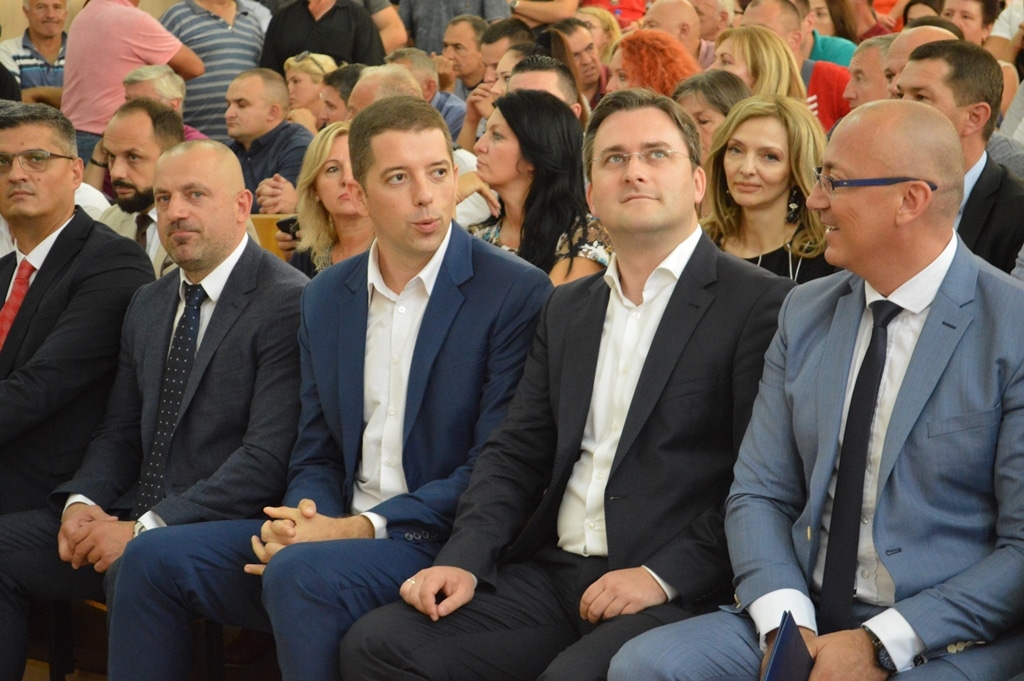 Вучићеви напредни дајгузи кренули у фронтални напад на СПЦ и свештенство! (видео) Вучићеви напредни дајгузи кренули у фронтални напад на СПЦ и свештенство! (видео)