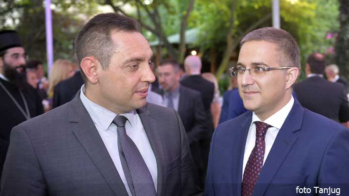 Одмах да на служење војног рока чим га уведете пошаљеш Вулина и Стефановића! Одмах да на служење војног рока чим га уведете пошаљеш Вулина и Стефановића!