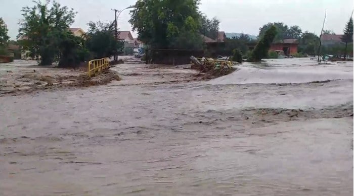 ПОТОП: Овако је данас било у Жагубици (видео) ПОТОП: Овако је данас било у Жагубици (видео)
