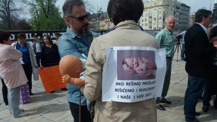 Родитељи несталих беба: Нећемо паре него истину! Родитељи несталих беба: Нећемо паре него истину!
