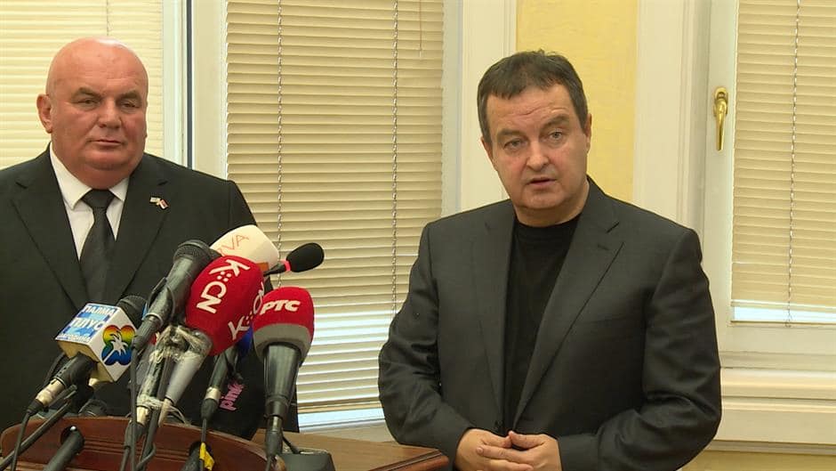 Дачићу, јел ти ико некада рекао да си КОМПЛЕТАН ИДИОТ? Дачићу, јел ти ико некада рекао да си КОМПЛЕТАН ИДИОТ?