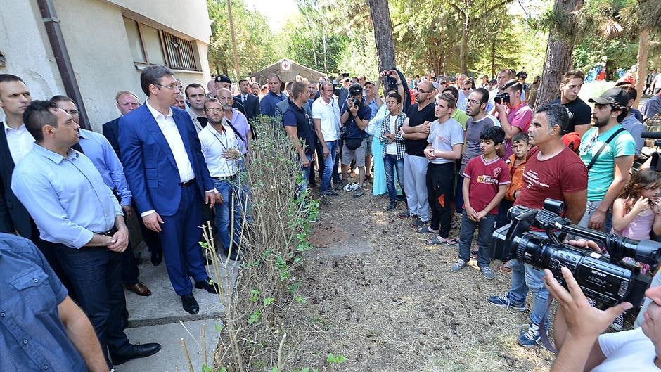 ВУЧИЋ ПРАВИ МИГРАНТСКИ САБИРНИ ЦЕНТАР Хиљаде немачких полицајаца стиже у Србију! ВУЧИЋ ПРАВИ МИГРАНТСКИ САБИРНИ ЦЕНТАР Хиљаде немачких полицајаца стиже у Србију!