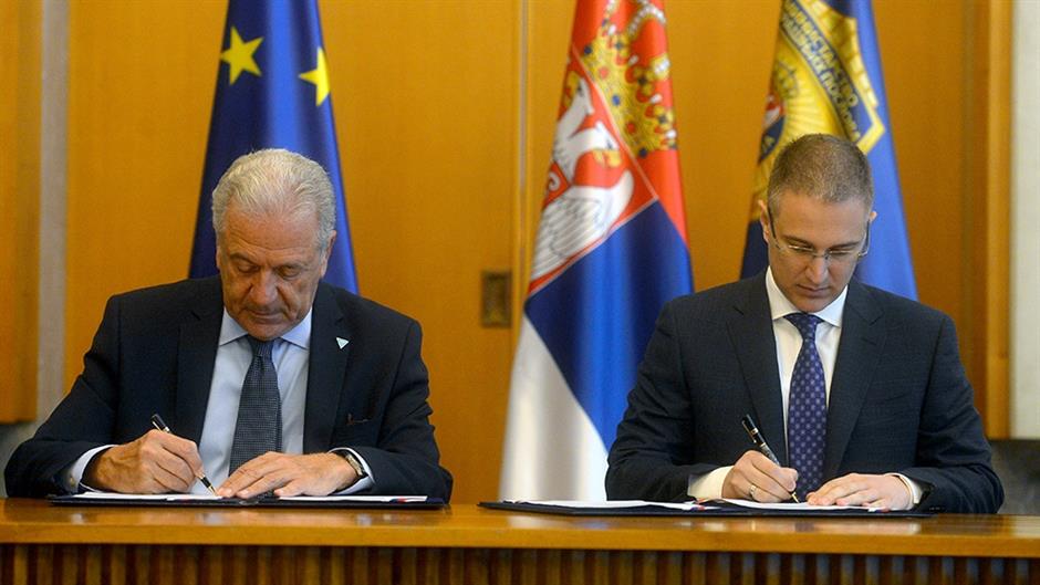 ЕУ преузима контролу на српским границама, велеиздајници потписали споразум са ЕУ! ЕУ преузима контролу на српским границама, велеиздајници потписали споразум са ЕУ!