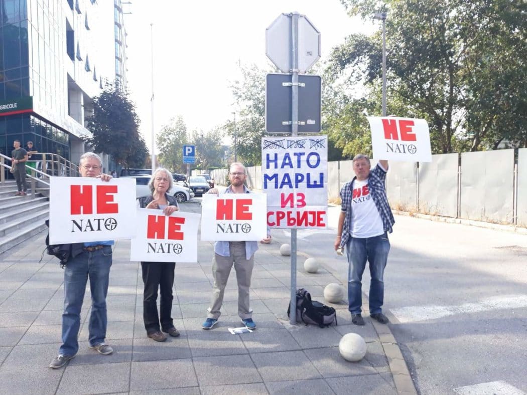 И Столтенбергов земљак у Београду протестовао против Столтенберга и његовог НАТО (видео) И Столтенбергов земљак у Београду протестовао против Столтенберга и његовог НАТО (видео)
