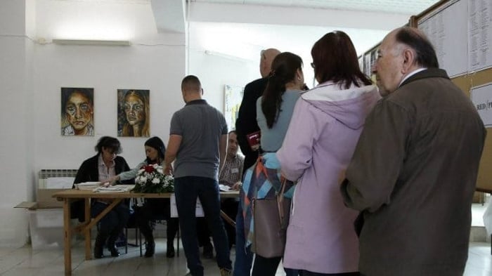 Општи избори у БиХ: До 15 сати излазност 37,21 одсто Општи избори у БиХ: До 15 сати излазност 37,21 одсто