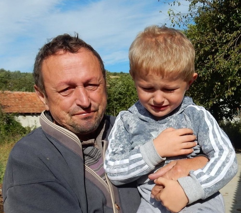 Дамјан (3) жртва је шиптарског терора, кад видите шта су урадили његовој породици и ви ћете заплакати! Дамјан (3) жртва је шиптарског терора, кад видите шта су урадили његовој породици и ви ћете заплакати!